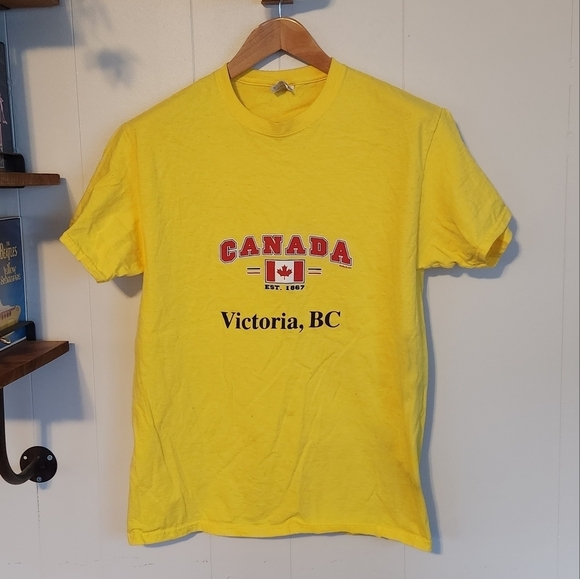Vintage Tops - Vintage 90s Yellow Victoria BC Short Sleeve Graphic Tee T-Shirt 1990s Pr…